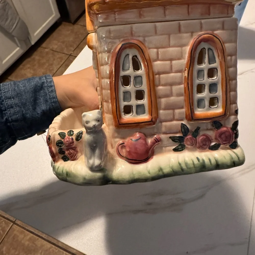 Lefton ceramic cottage